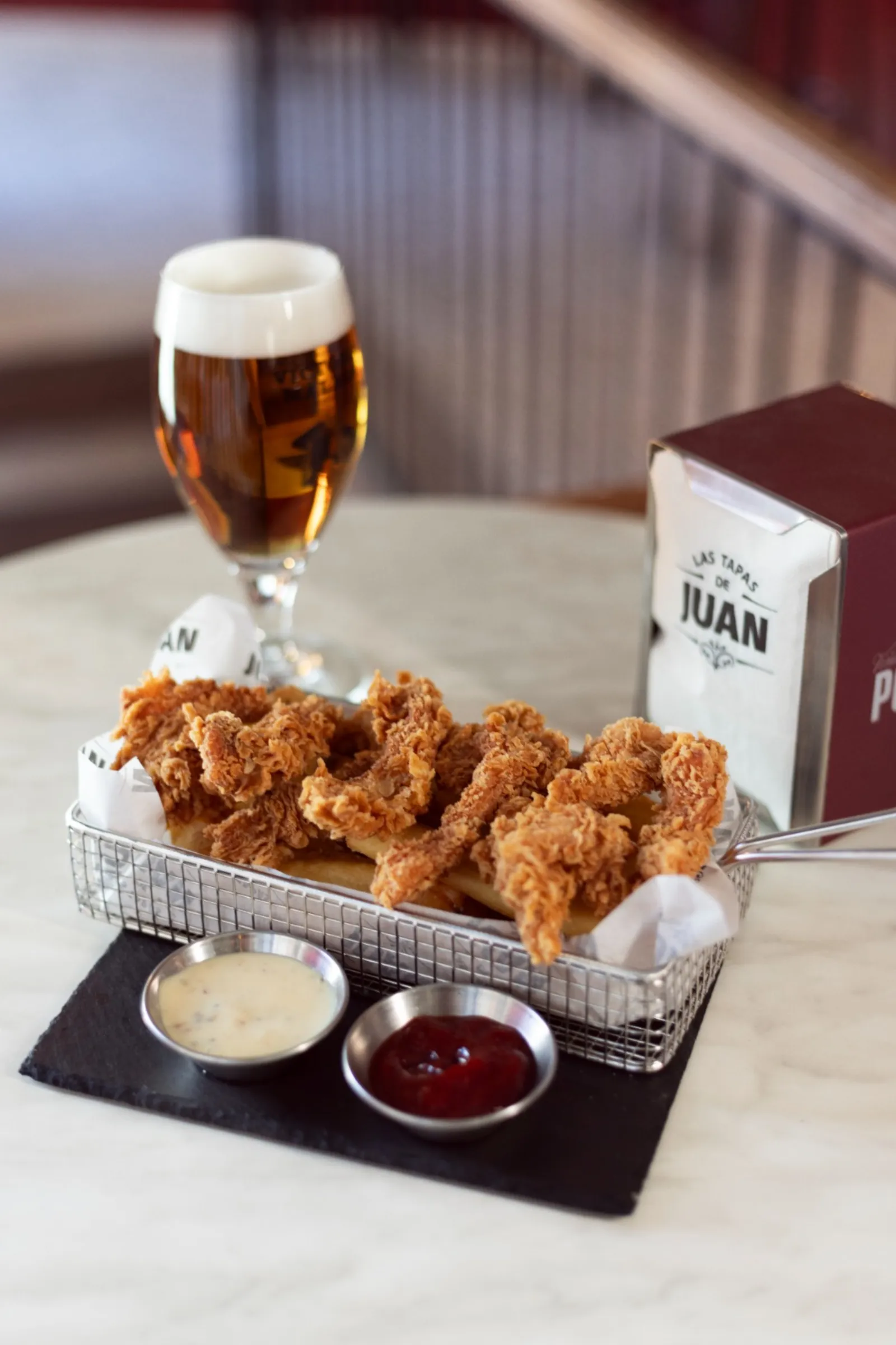Ración para compartir en la barra de Las Tapas de Juan